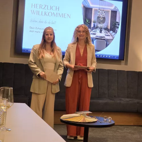 Olivia Vogel und Gina Farrero (v.l.n.r)